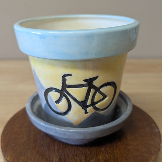 Small pot with a bicycle design