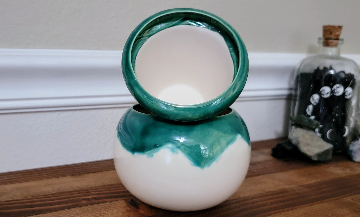 Medium Round Self Watering / African Violet Pot