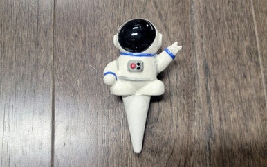 Astronaut Watering Spike